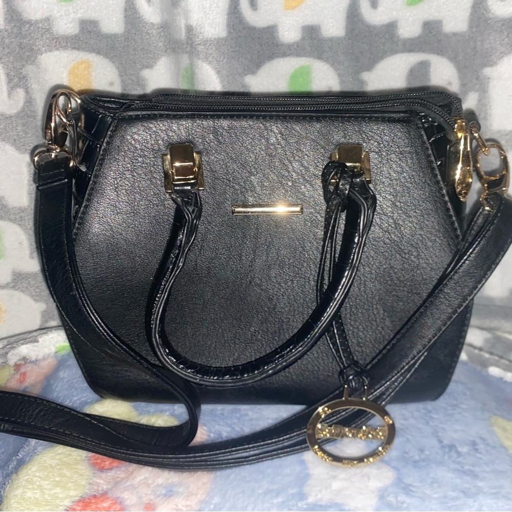 Elegant Black Crossbody Bag with Textured Finish